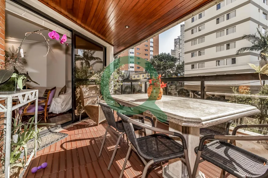 Foto 1 de Apartamento com 4 Quartos para venda ou aluguel, 246m² em Real Parque, São Paulo