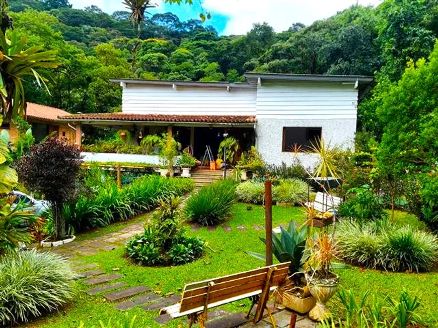 Foto 1 de Casa de Condomínio com 4 Quartos à venda, 206m² em Monte Olivete, Guapimirim