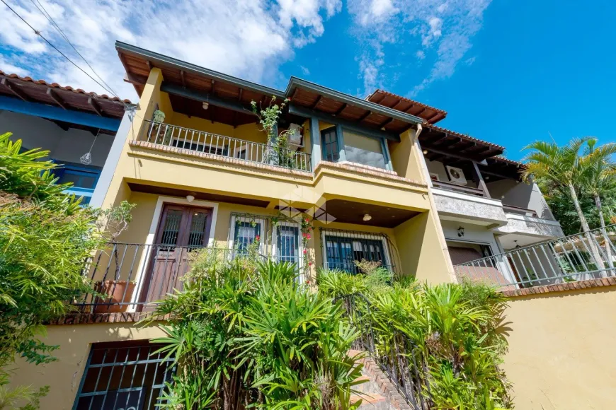 Foto 1 de Casa com 3 Quartos à venda, 251m² em Vila Assunção, Porto Alegre