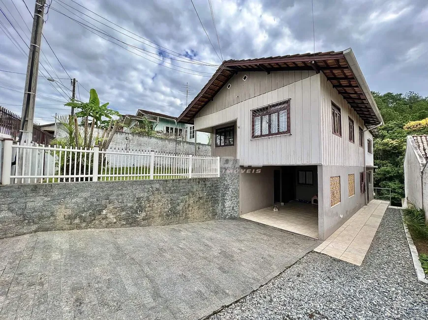 Foto 1 de Casa com 3 Quartos à venda, 140m² em Valparaíso, Blumenau