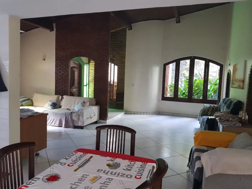 Foto 1 de Casa com 3 Quartos à venda, 220m² em Pituba, Salvador