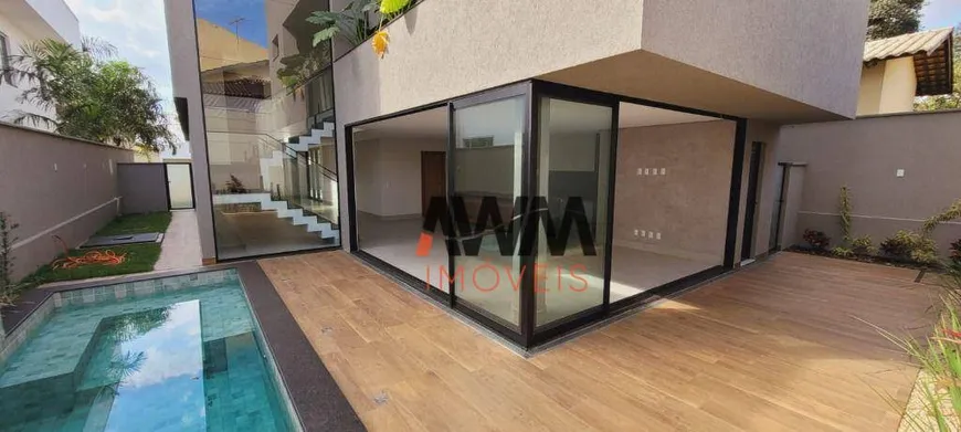 Foto 1 de Casa de Condomínio com 5 Quartos à venda, 290m² em Jardins Madri, Goiânia