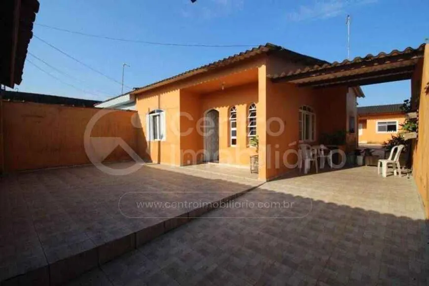 Foto 1 de Casa com 3 Quartos à venda, 200m² em Jardim Brasil , Peruíbe