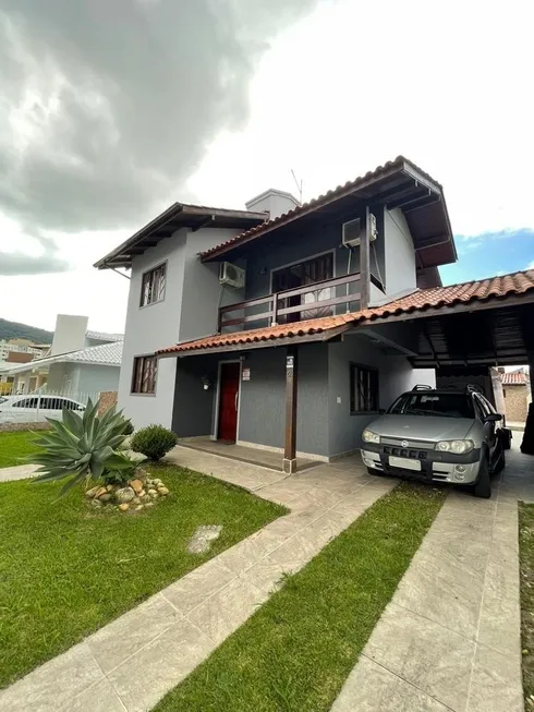 Foto 1 de Casa com 3 Quartos à venda, 190m² em Pedra Branca, Palhoça