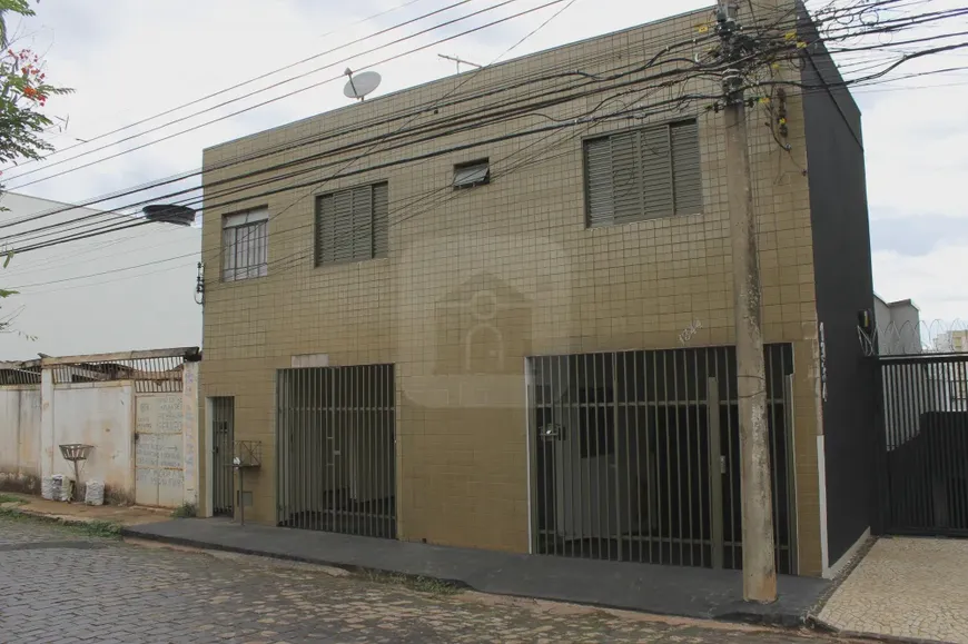 Foto 1 de Sobrado com 7 Quartos à venda, 245m² em Lidice, Uberlândia