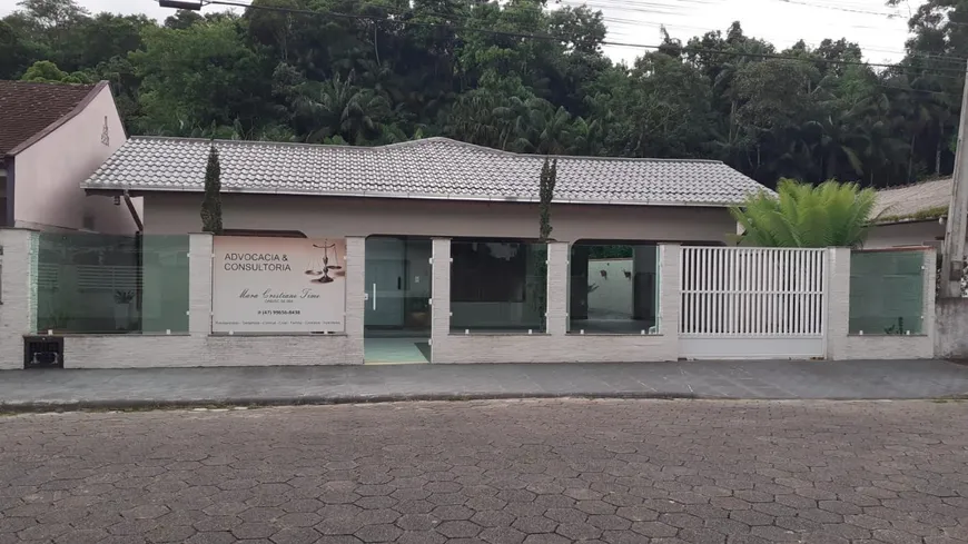 Foto 1 de Casa com 3 Quartos à venda, 210m² em Centro, Guaramirim
