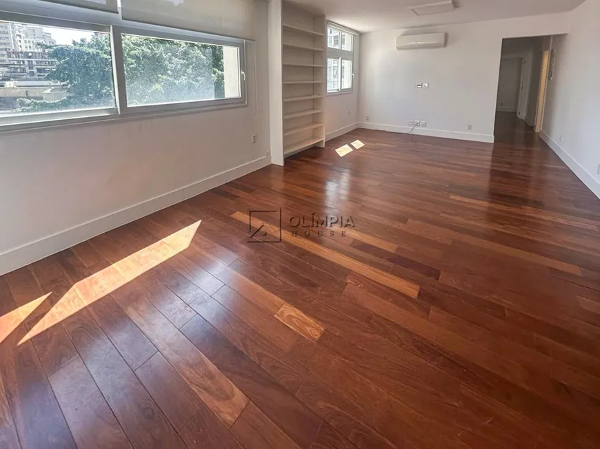 Foto 1 de Apartamento com 3 Quartos para alugar, 140m² em Cerqueira César, São Paulo