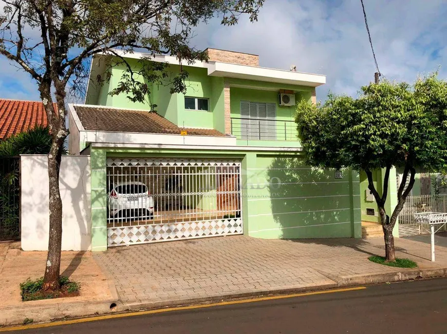 Foto 1 de Sobrado com 4 Quartos à venda, 257m² em , Ibiporã