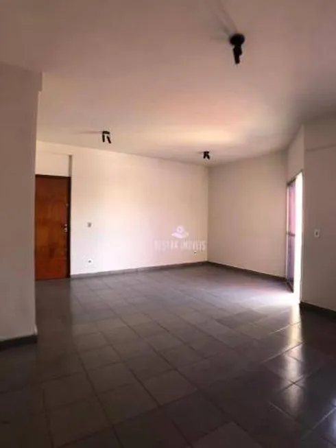 Foto 1 de Apartamento com 3 Quartos à venda, 120m² em Rezende Junqueira, Uberlândia