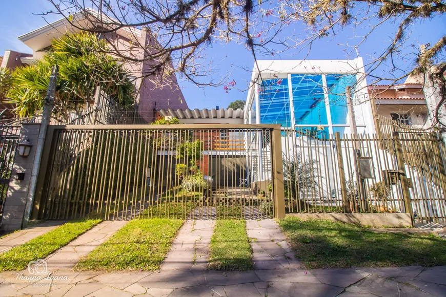 Foto 1 de Casa com 3 Quartos à venda, 255m² em Chácara das Pedras, Porto Alegre