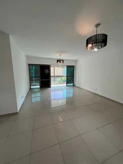 Foto 1 de Apartamento com 4 Quartos à venda, 200m² em Barra da Tijuca, Rio de Janeiro