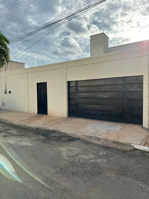 Foto 1 de Casa com 3 Quartos à venda, 192m² em Residencial Flamingo, Goiânia