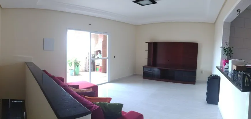 Foto 1 de Sobrado com 4 Quartos à venda, 310m² em Nova Mirim, Praia Grande