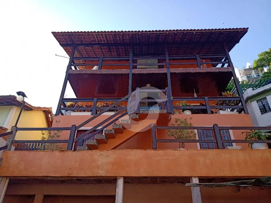 Foto 1 de Casa com 4 Quartos à venda, 450m² em Camboinhas, Niterói