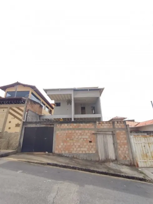 Foto 1 de Casa com 4 Quartos à venda, 200m² em Sapucaia II, Contagem