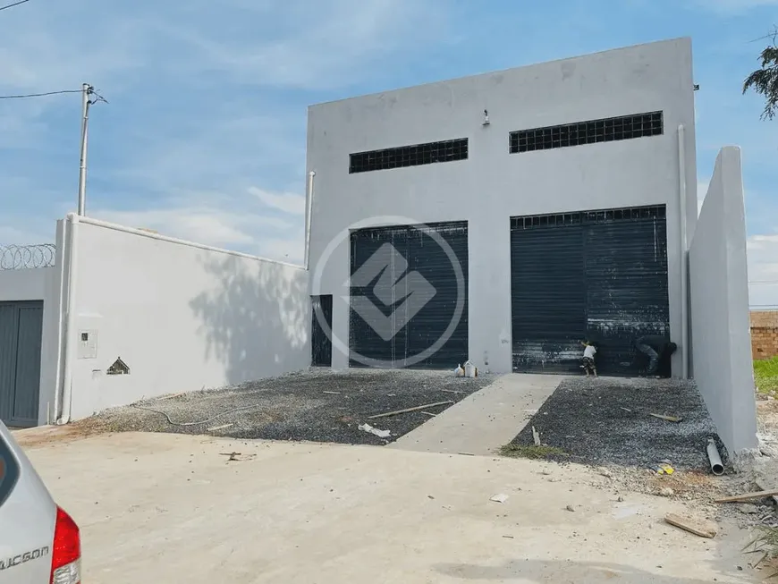 Foto 1 de Galpão/Depósito/Armazém à venda, 220m² em Jardim Holanda, Uberlândia