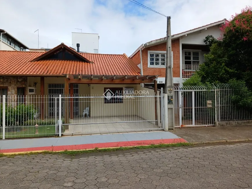 Foto 1 de Casa com 4 Quartos à venda, 98m² em Canasvieiras, Florianópolis