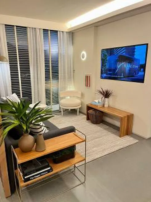 Foto 1 de Apartamento com 3 Quartos à venda, 63m² em Barra da Tijuca, Rio de Janeiro