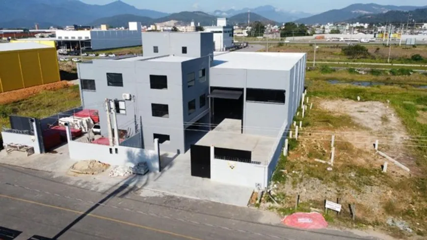 Foto 1 de Galpão/Depósito/Armazém à venda, 1200m² em Pachecos, Palhoça