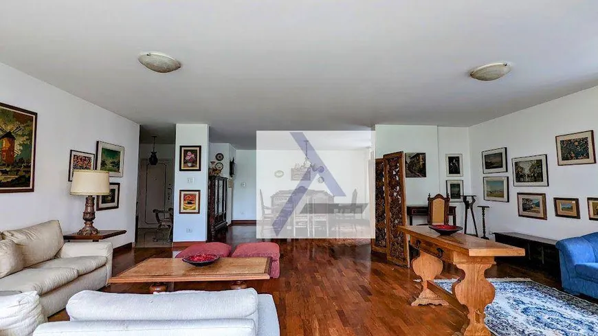 Foto 1 de Apartamento com 3 Quartos à venda, 258m² em Higienópolis, São Paulo