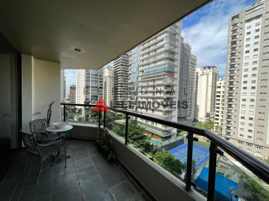 Foto 1 de Apartamento com 4 Quartos para alugar, 220m² em Itaim Bibi, São Paulo