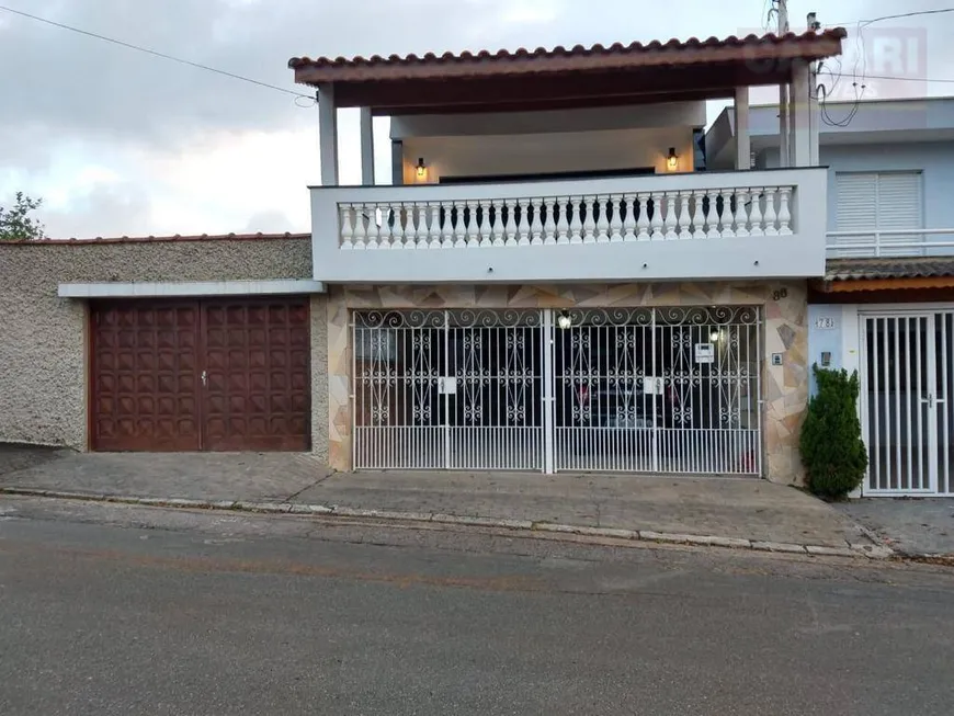 Foto 1 de Sobrado com 4 Quartos para venda ou aluguel, 300m² em Vila Scarpelli, Santo André