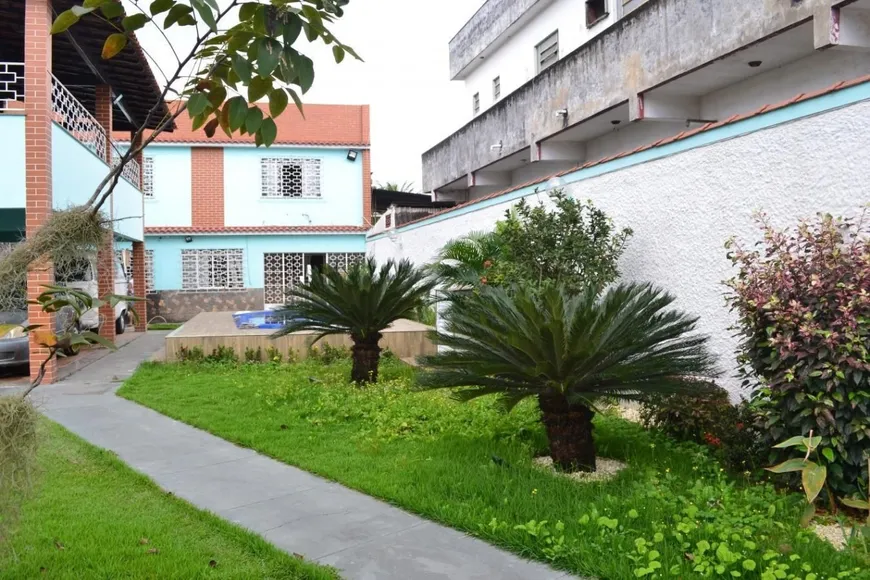 Foto 1 de Casa com 4 Quartos à venda, 130m² em Camarão, São Gonçalo