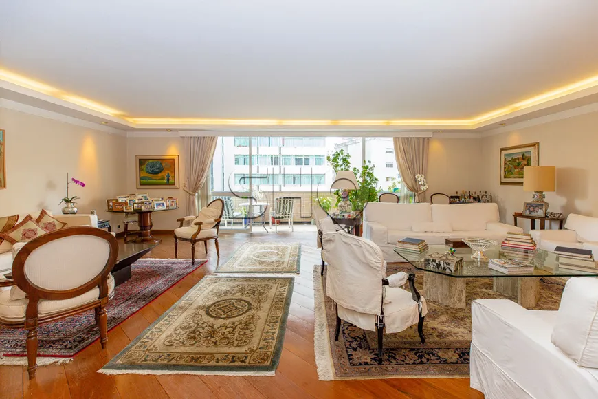 Foto 1 de Apartamento com 3 Quartos à venda, 260m² em Higienópolis, São Paulo
