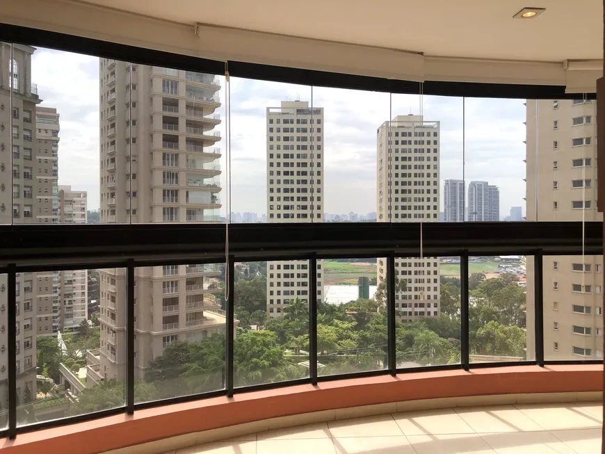 Foto 1 de Apartamento com 3 Quartos para alugar, 160m² em Panamby, São Paulo