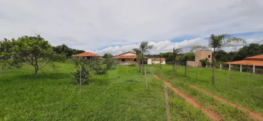 Foto 1 de Fazenda/Sítio com 5 Quartos à venda, 180m² em Chácaras Eldorado, Uberlândia