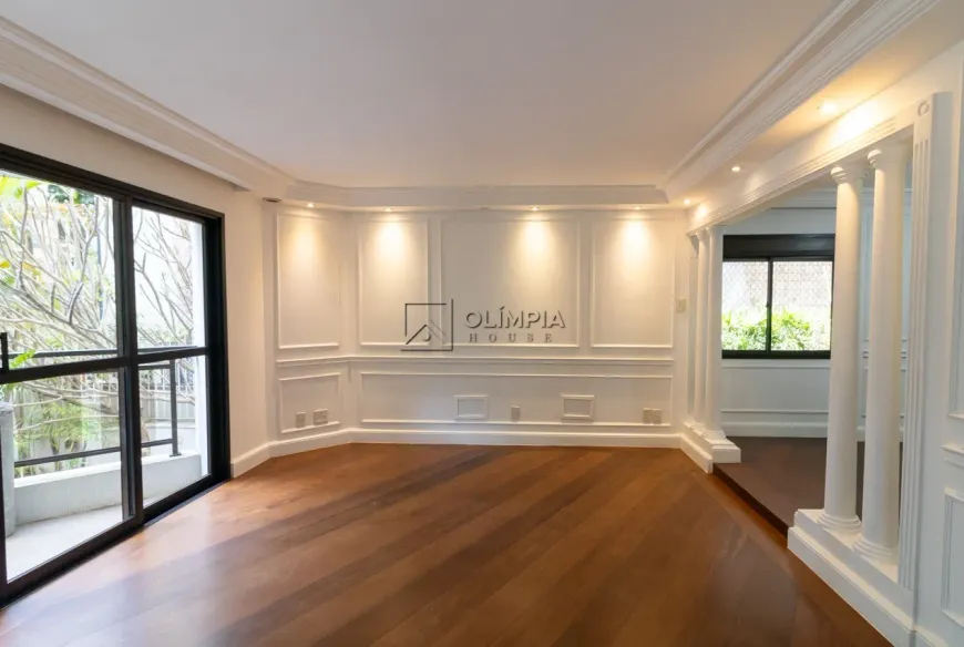 Foto 1 de Apartamento com 3 Quartos para alugar, 210m² em Higienópolis, São Paulo