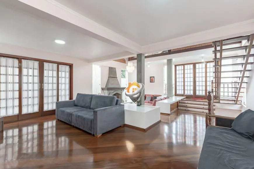 Foto 1 de Casa com 5 Quartos à venda, 312m² em Horto Florestal, São Paulo