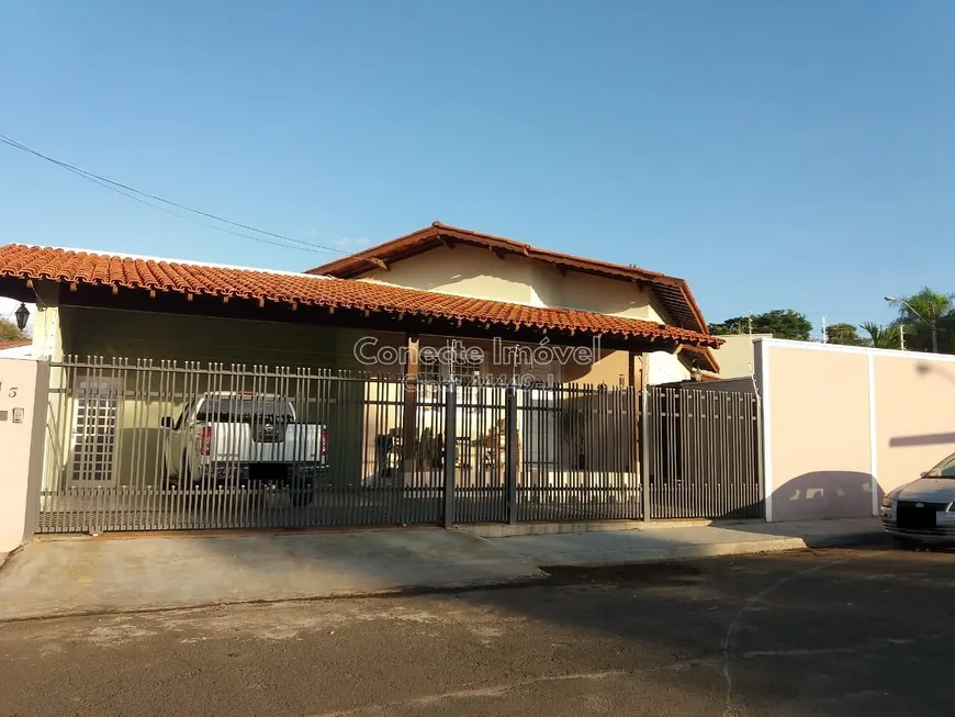 Foto 1 de Casa com 4 Quartos à venda, 250m² em Nova Jaguariuna , Jaguariúna