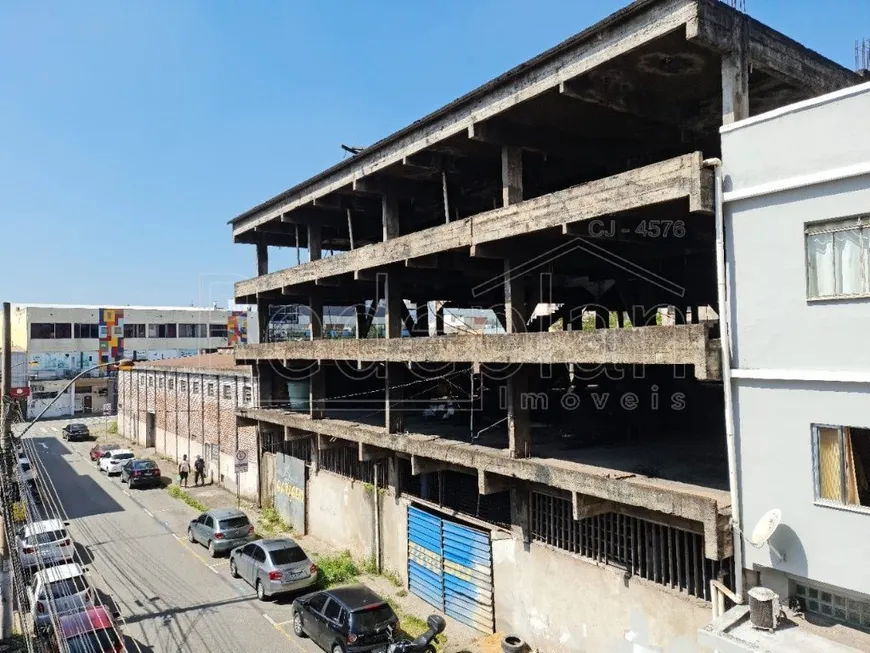 Foto 1 de Galpão/Depósito/Armazém à venda, 2800m² em Aterrado, Volta Redonda