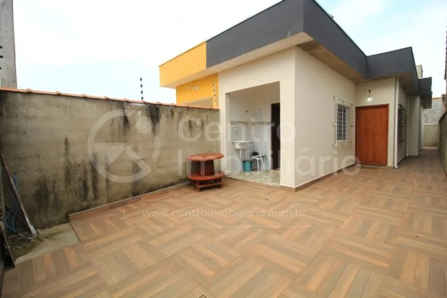 Foto 1 de Casa com 2 Quartos à venda, 68m² em Estancia Sao Jose, Peruíbe
