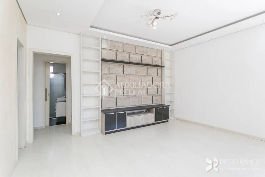Foto 1 de Apartamento com 2 Quartos à venda, 61m² em Navegantes, Porto Alegre