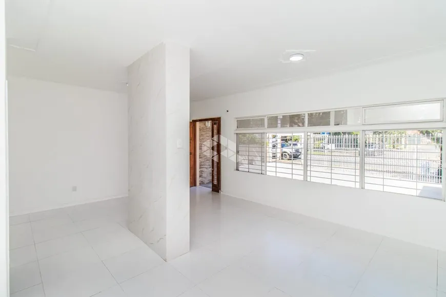 Foto 1 de Casa com 4 Quartos à venda, 228m² em Jardim Lindóia, Porto Alegre