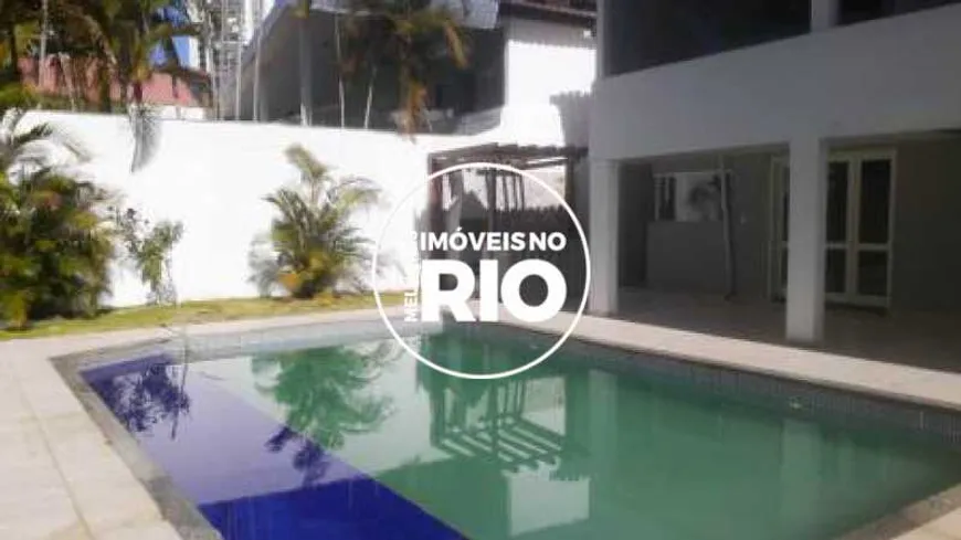 Foto 1 de Casa de Condomínio com 5 Quartos à venda, 600m² em Barra da Tijuca, Rio de Janeiro