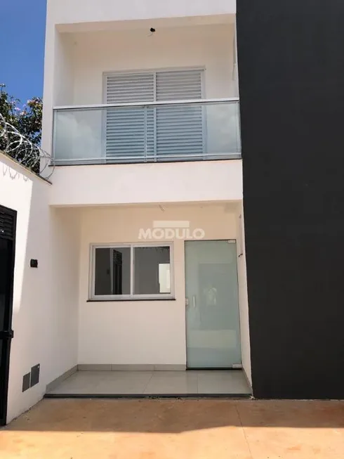 Foto 1 de Casa com 2 Quartos à venda, 79m² em Novo Mundo, Uberlândia