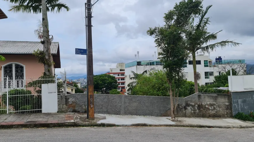 Foto 1 de Lote/Terreno à venda, 327m² em Coqueiros, Florianópolis