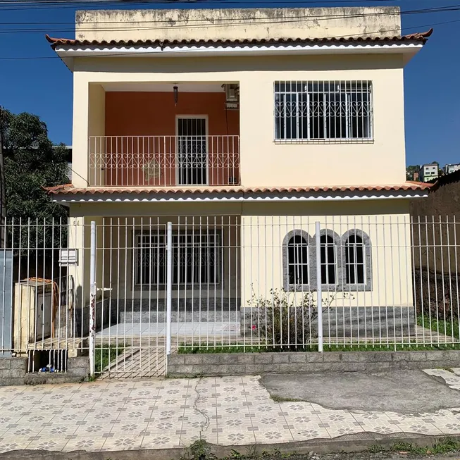 Foto 1 de Casa com 3 Quartos à venda, 360m² em Santo Agostinho, Volta Redonda