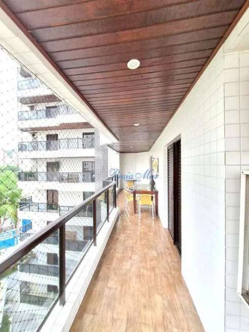 Foto 1 de Apartamento com 4 Quartos à venda, 130m² em Praia das Pitangueiras, Guarujá