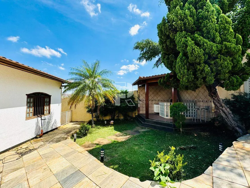 Foto 1 de Casa com 4 Quartos à venda, 230m² em Alto dos Pinheiros, Belo Horizonte