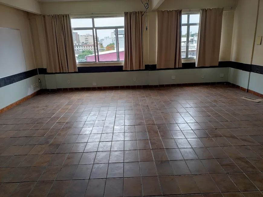 Foto 1 de Ponto Comercial para alugar, 300m² em Jardim Vinte e Cinco de Agosto, Duque de Caxias