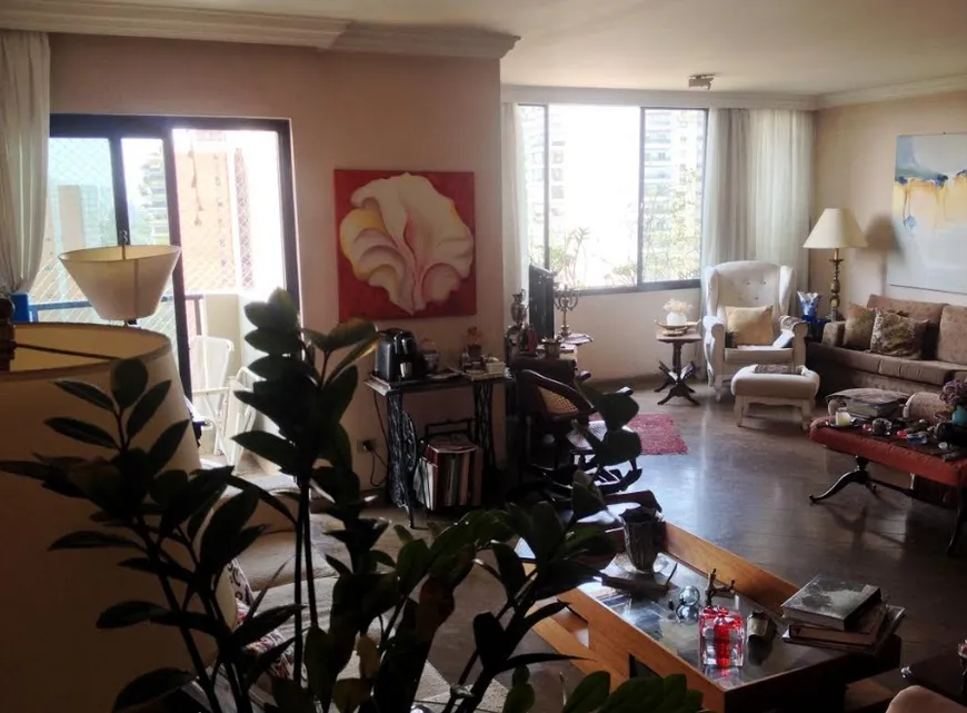 Foto 1 de Apartamento com 3 Quartos para alugar, 180m² em Vila Nova Conceição, São Paulo