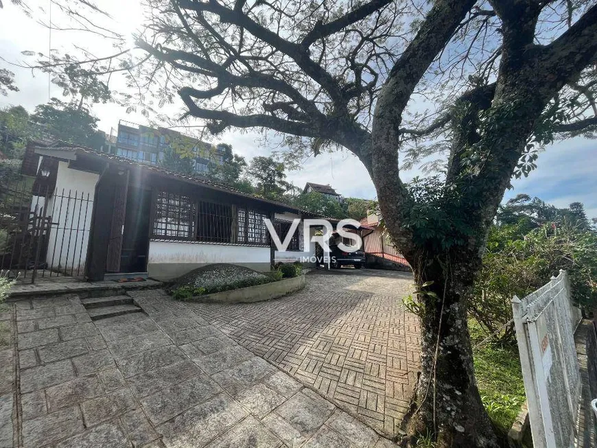 Foto 1 de Casa com 5 Quartos à venda, 300m² em Iúcas, Teresópolis
