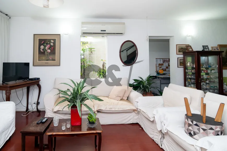 Foto 1 de Casa de Condomínio com 3 Quartos à venda, 220m² em Jardim Hipico, São Paulo
