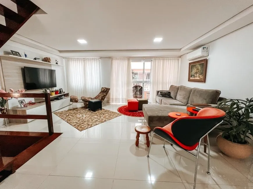 Foto 1 de Casa de Condomínio com 3 Quartos à venda, 231m² em Pedra Redonda, Porto Alegre