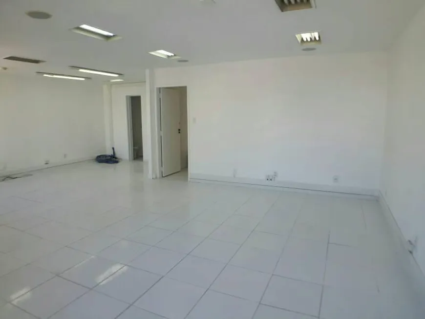 Foto 1 de Sala Comercial para alugar, 129m² em Centro, Rio de Janeiro