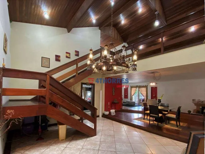Foto 1 de Casa com 4 Quartos para venda ou aluguel, 780m² em Águas da Fazendinha, Carapicuíba